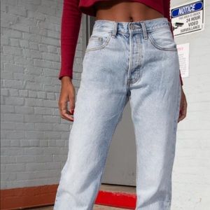 BRANDY MELVILLE ADDISON JEANS SIZE MEDIUM.